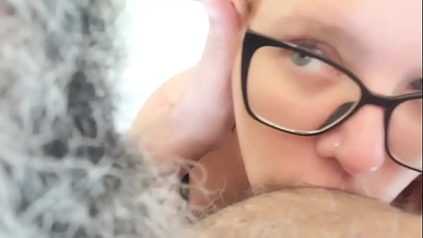 Você sabe o que é gouinage? Pegação deliciosa do Edgar e Camila Voluptas com muita preliminar, tesão intenso, finalizando com ela dando a bucetinha lambuzada e ele gozando no cuzinho dela